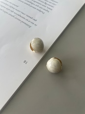 エナメルボールピアス