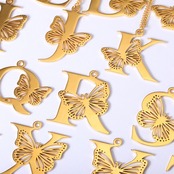 219N　butterflyイニシャルチャームネックレス