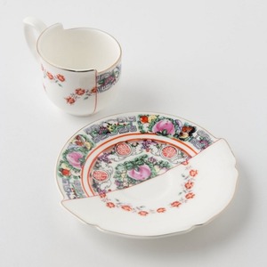 Anthropologie (アンソロポロジー) Unlikely Symmetry Roses Teacup & Saucer
