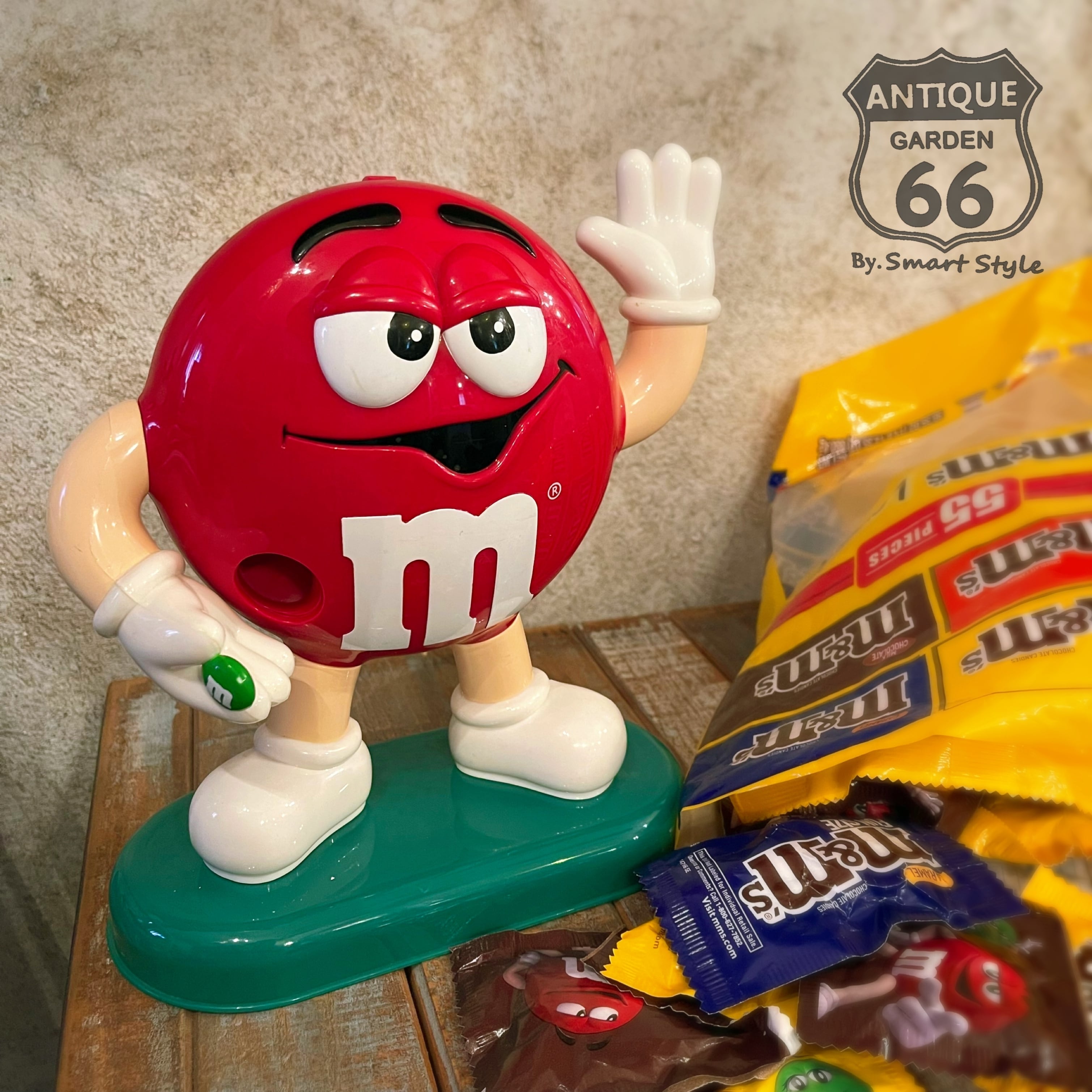 90's エムアンドエムズ m&m's チョコレートディスペンサー 赤 アメリカ ヴィンテージ 【P-023-005】 | Antique  Style～【アンスタ】アメリカ買付けのヴィンテージ・アンティークのおみせ。 powered by BASE