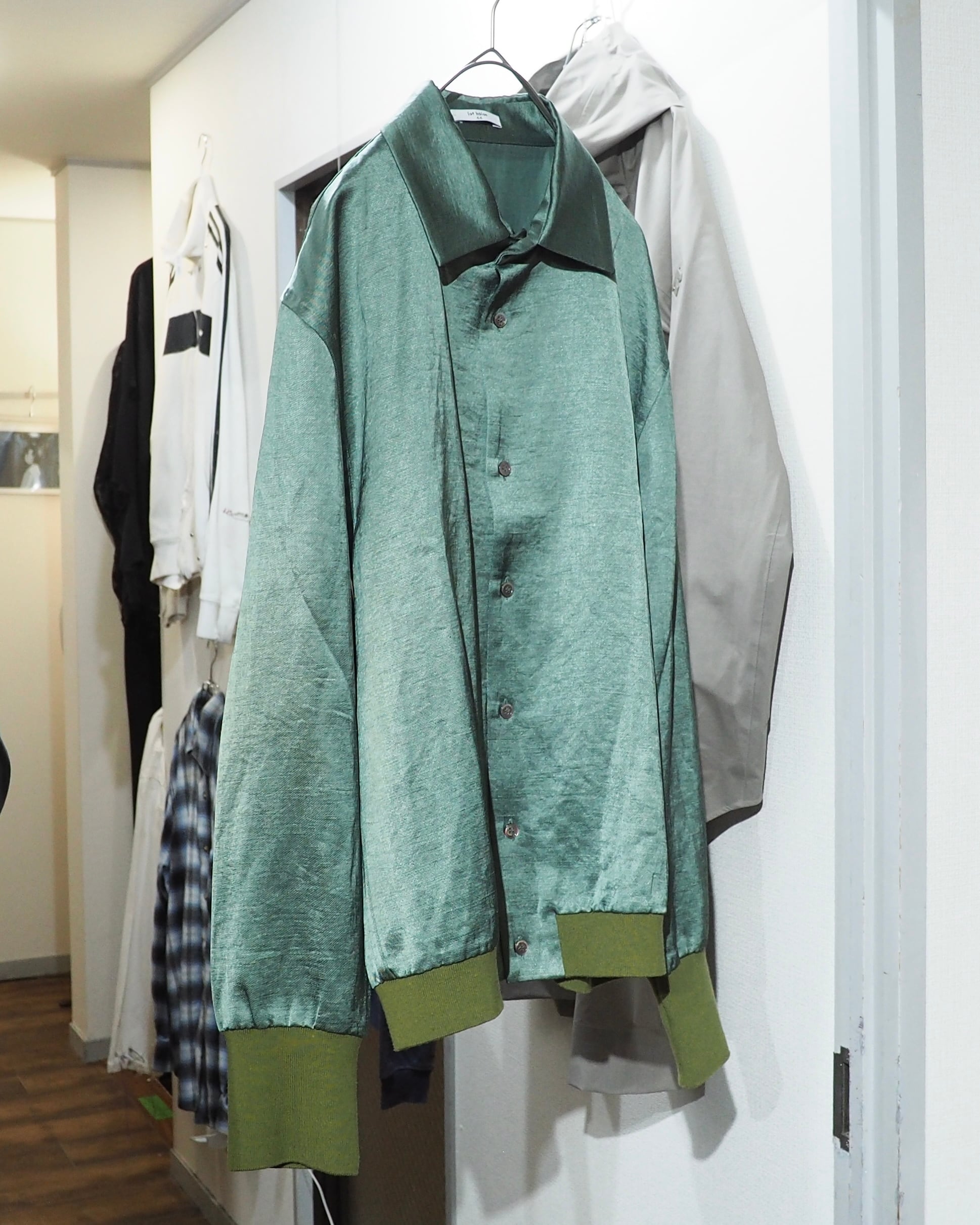 " lot holon " Shiny green color satin combination shirt jacket