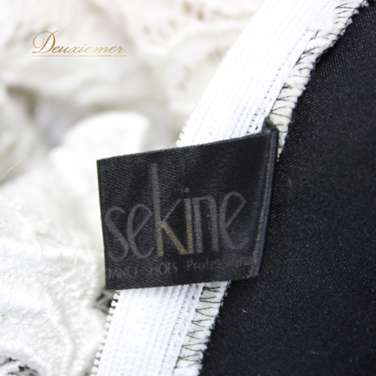 社交ダンス 衣装 スタンダード ドレス ワンピース レッスンウェア パーティ衣装 オールシーズン 白 黒 ホワイト系 ブラック系 大人っぽい 長袖 レース素材 洗練された シック おしゃれ 上品 フォーマル カジュアル スタイル 結婚式 バッグ スカート ルームウェア イベント ダンスパフォーマンス レディース 体型カバー 上下セット