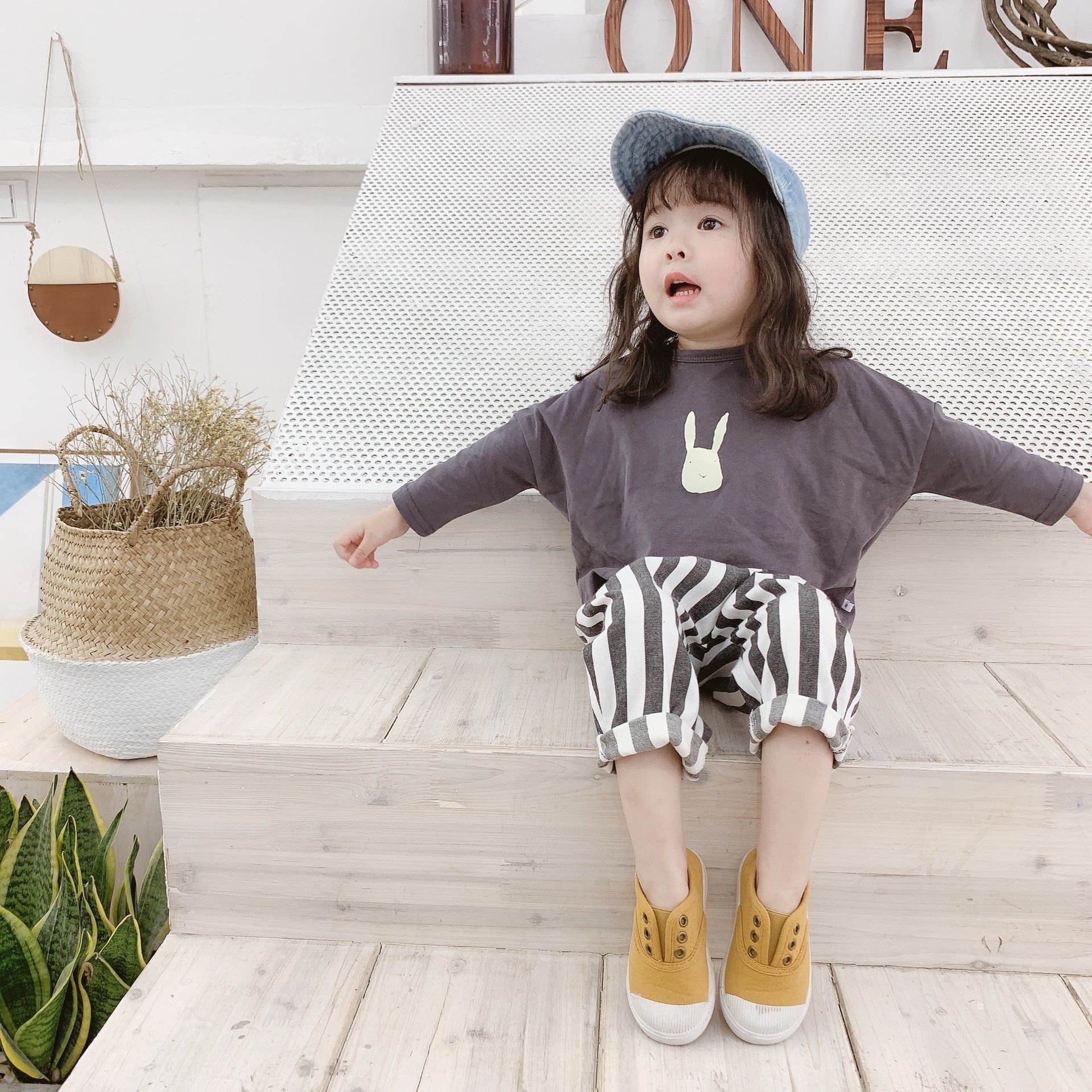 KID】ウサギ柄長袖Tシャツ 全2色 | 韓国子供服通販 - Baker