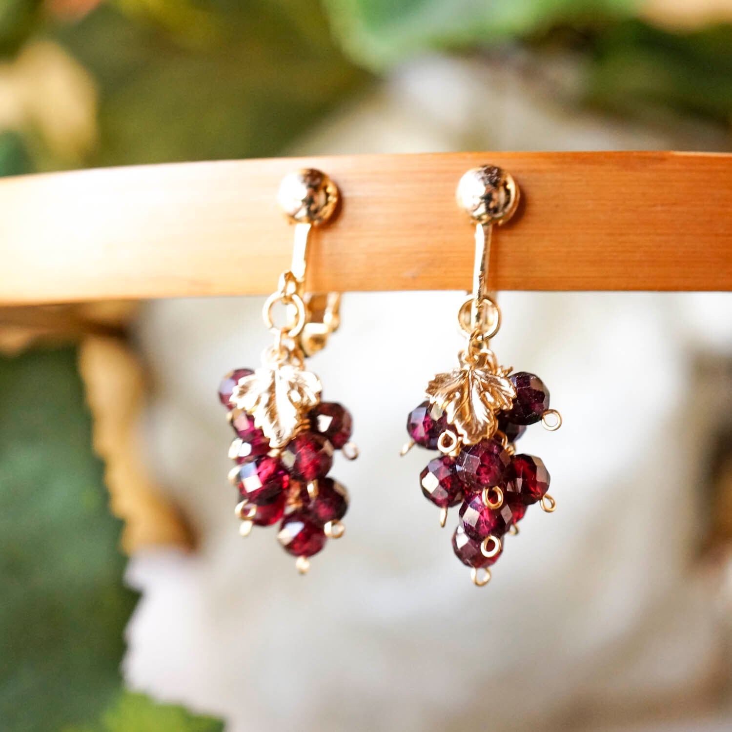 14kgfドルフィンカービングピアス/イヤリング 14KGF きらめくぶどうのイヤリング/ピアス::ロードライト