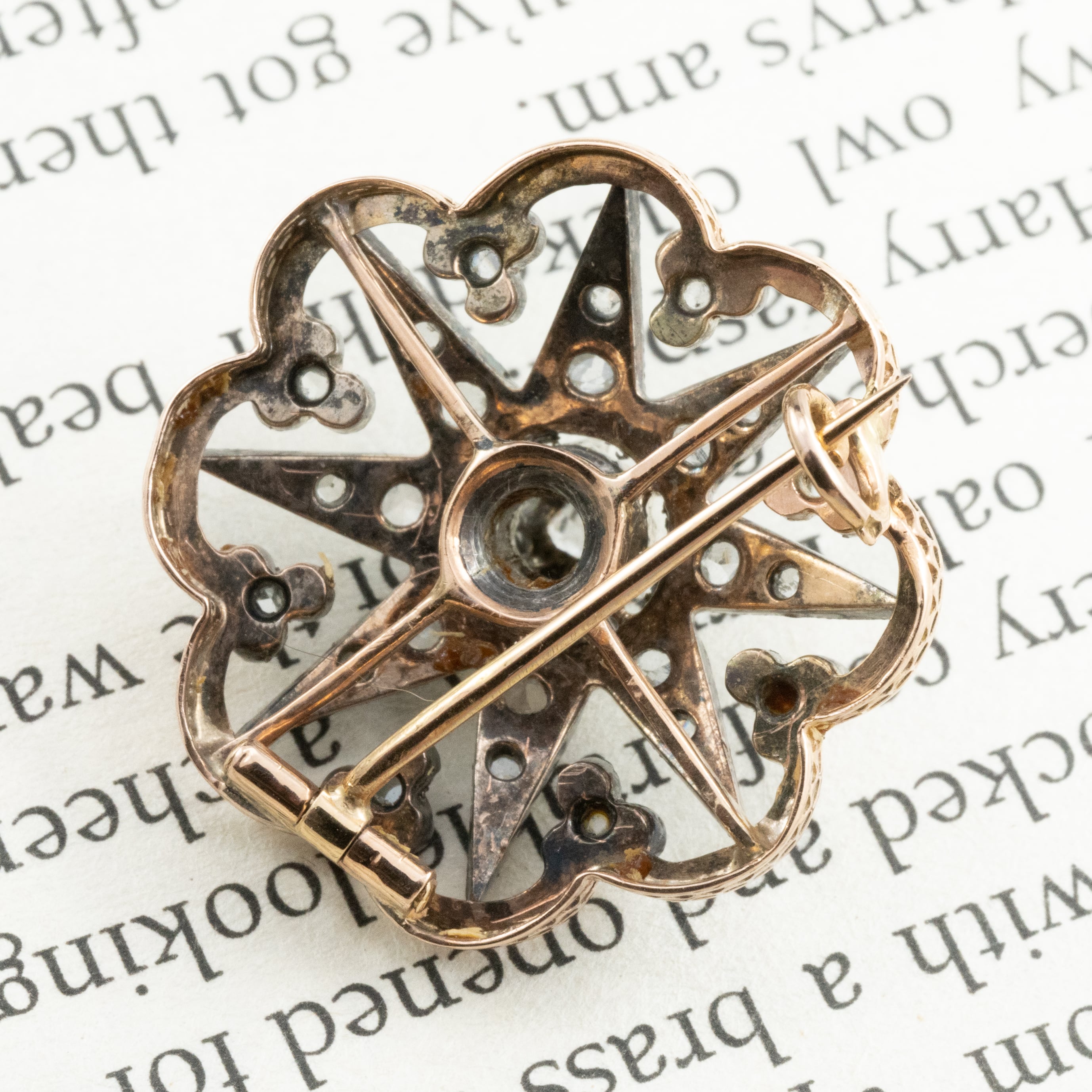 アンティーク　パール　円形ブローチ　鷲の頭ホールマーク(フランスK18)あり アンティーク パール 円形ブローチ 鷲の頭ホールマーク(フランスK18