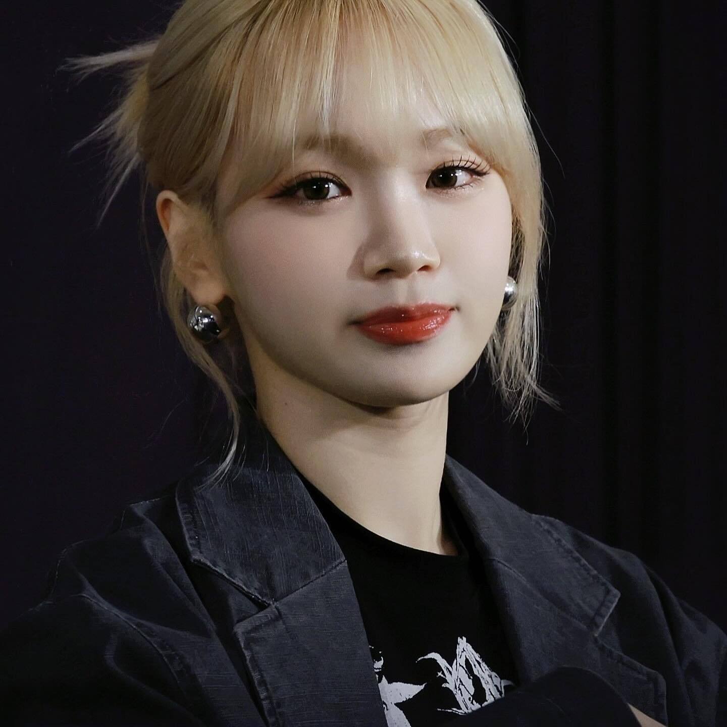 ☆LE SSERAFIM チェウォン 着用！！【open Yy】ROSE BABY TEE, BLACK