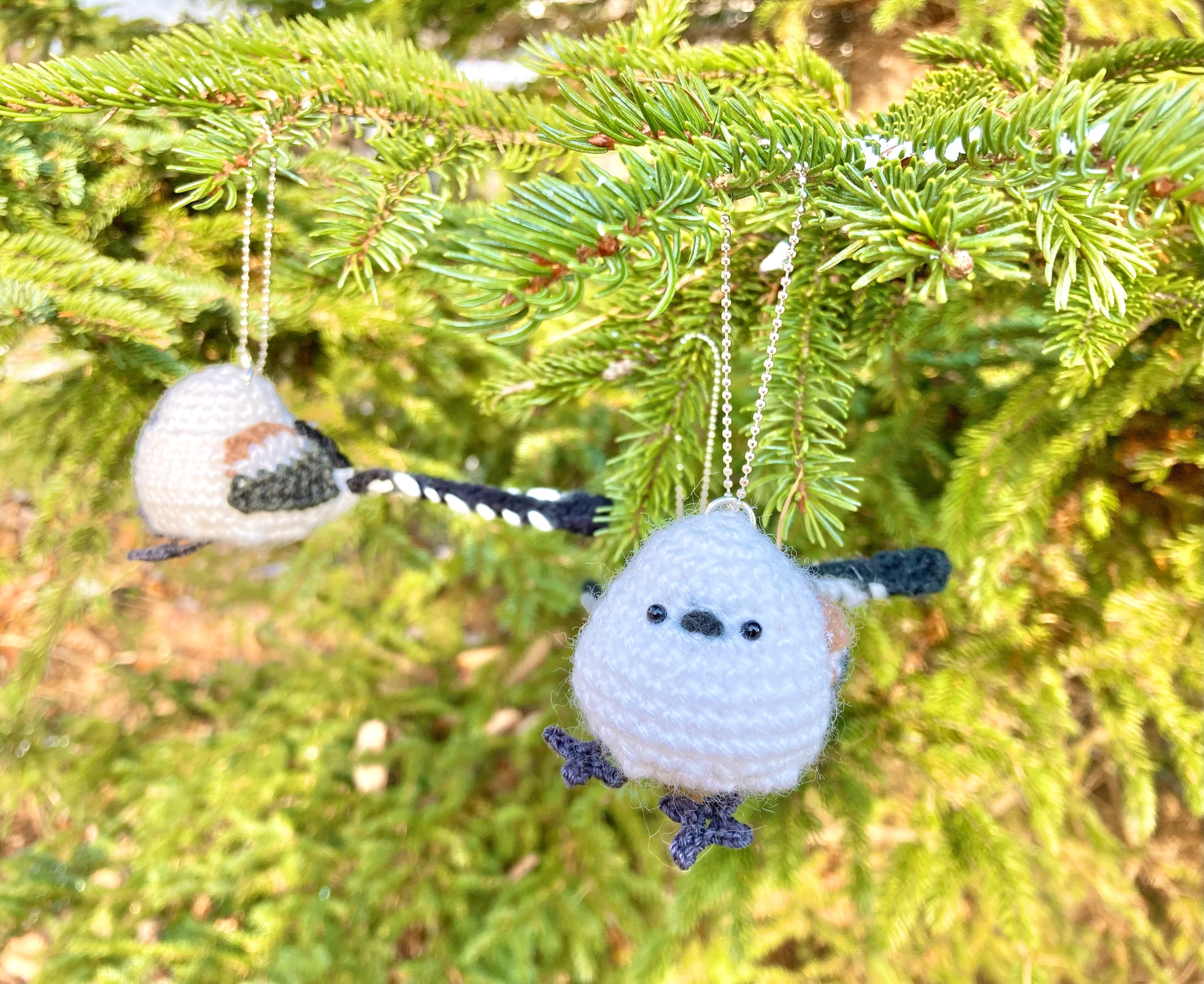 ほぼ実物大！体重約8g！ シマエナガのキーホルダー | 花炭工房フップの森