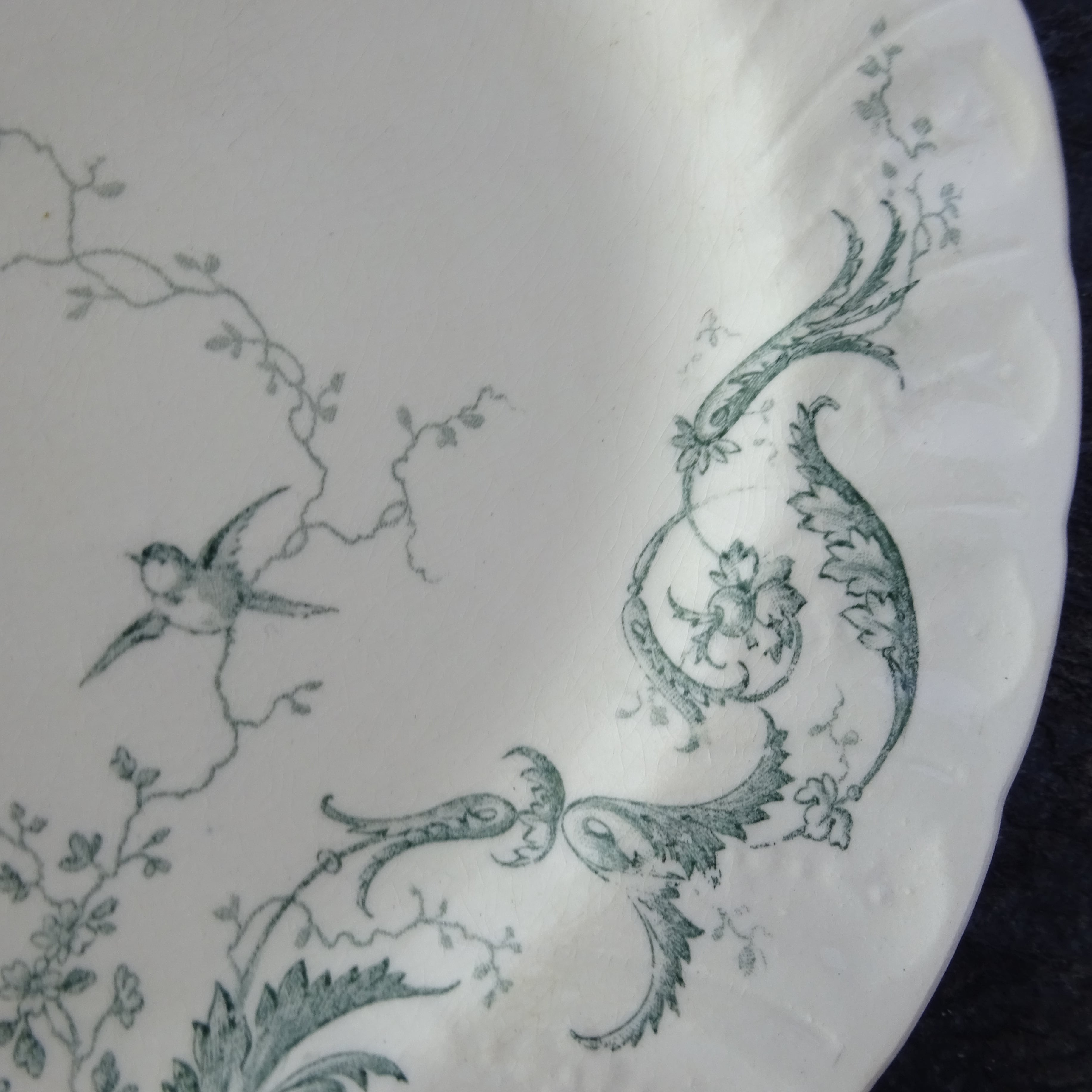 TERRE de FER PORCELAINE OPAQUE DE GIEN modèle 《RINCEAUX》 assiette plate (B)