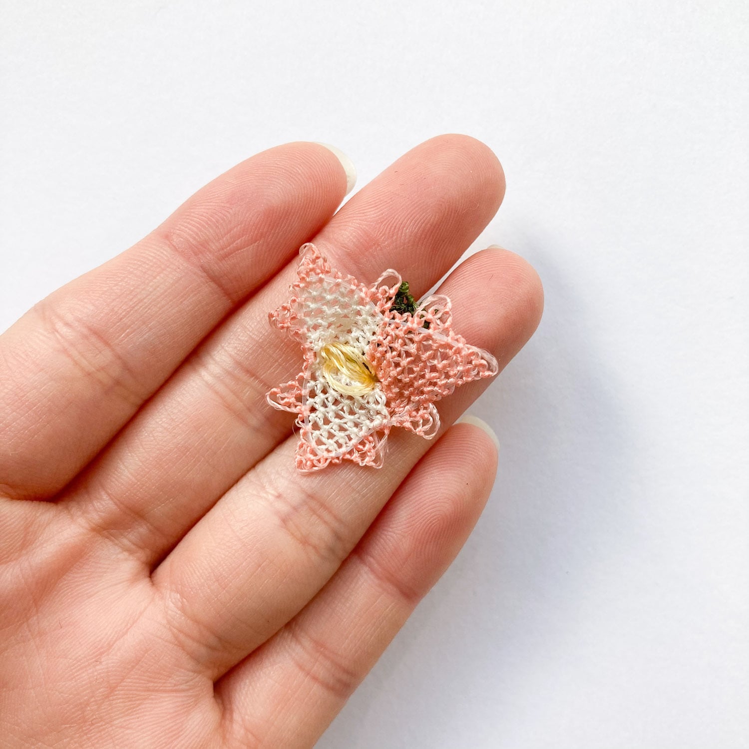 最終入荷〉ツツジ風お花手編みトルコオヤパーツ（2p） | Dua