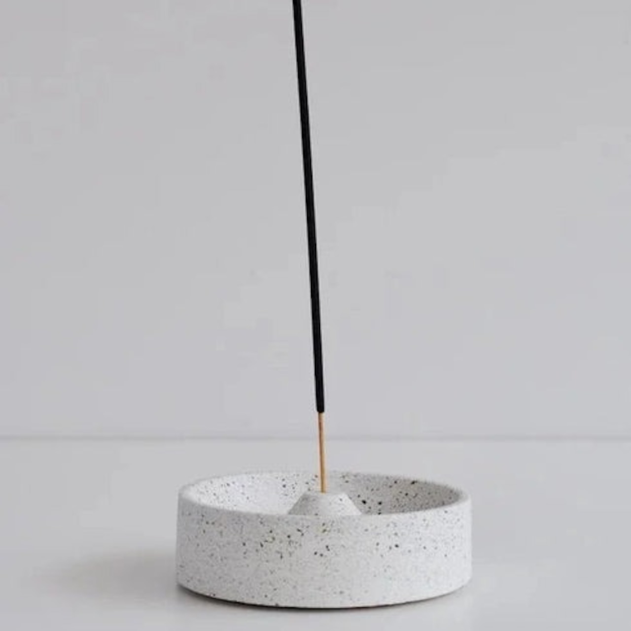 pretti.cool インセンスディッシュ ホワイト