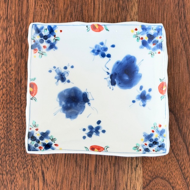 松尾貞一郎 | 3寸角皿 約10㎝角 (染錦花蝶図)貞土窯・有田