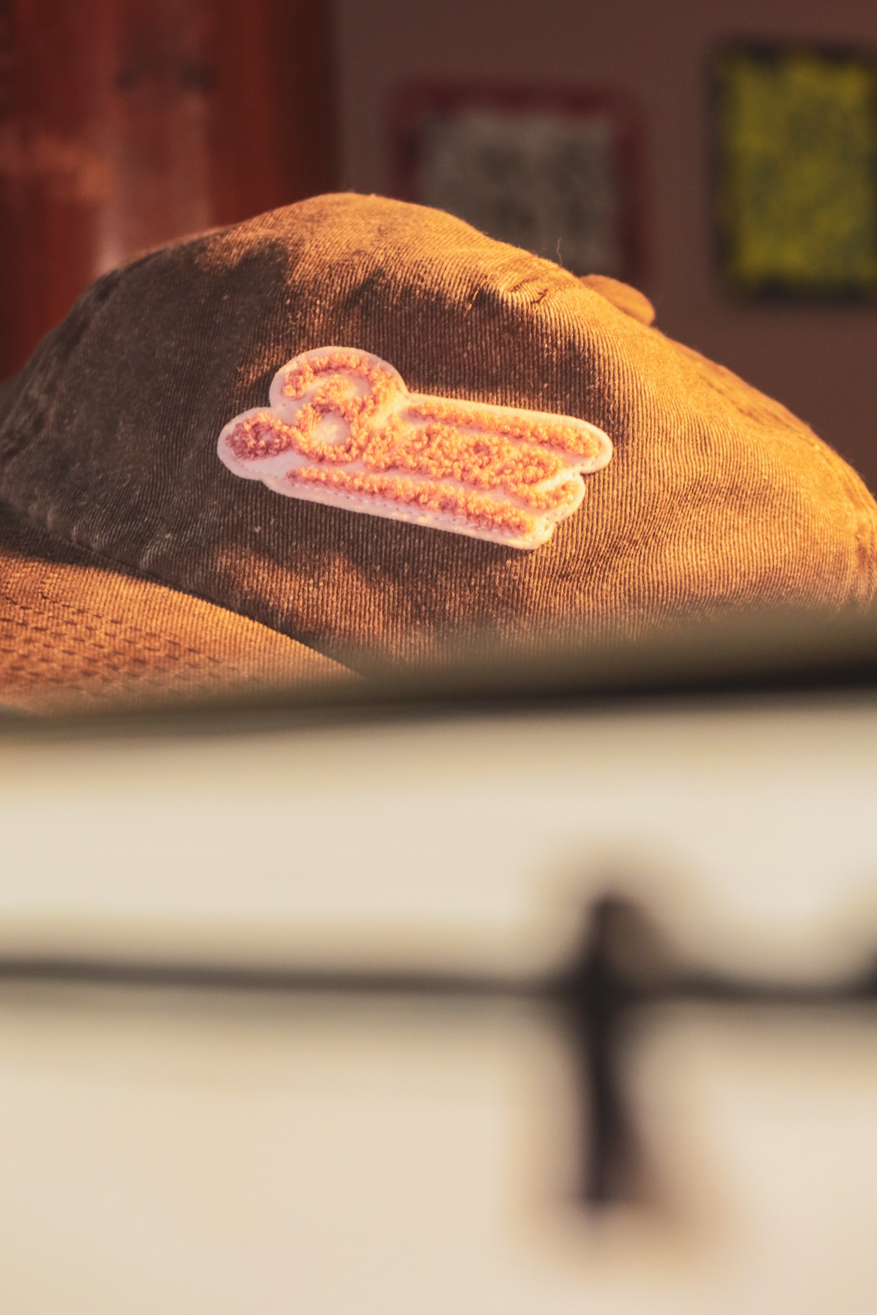 MOCO LOGO Relaxed 5 Panel Vintage Cap [BROWN]
