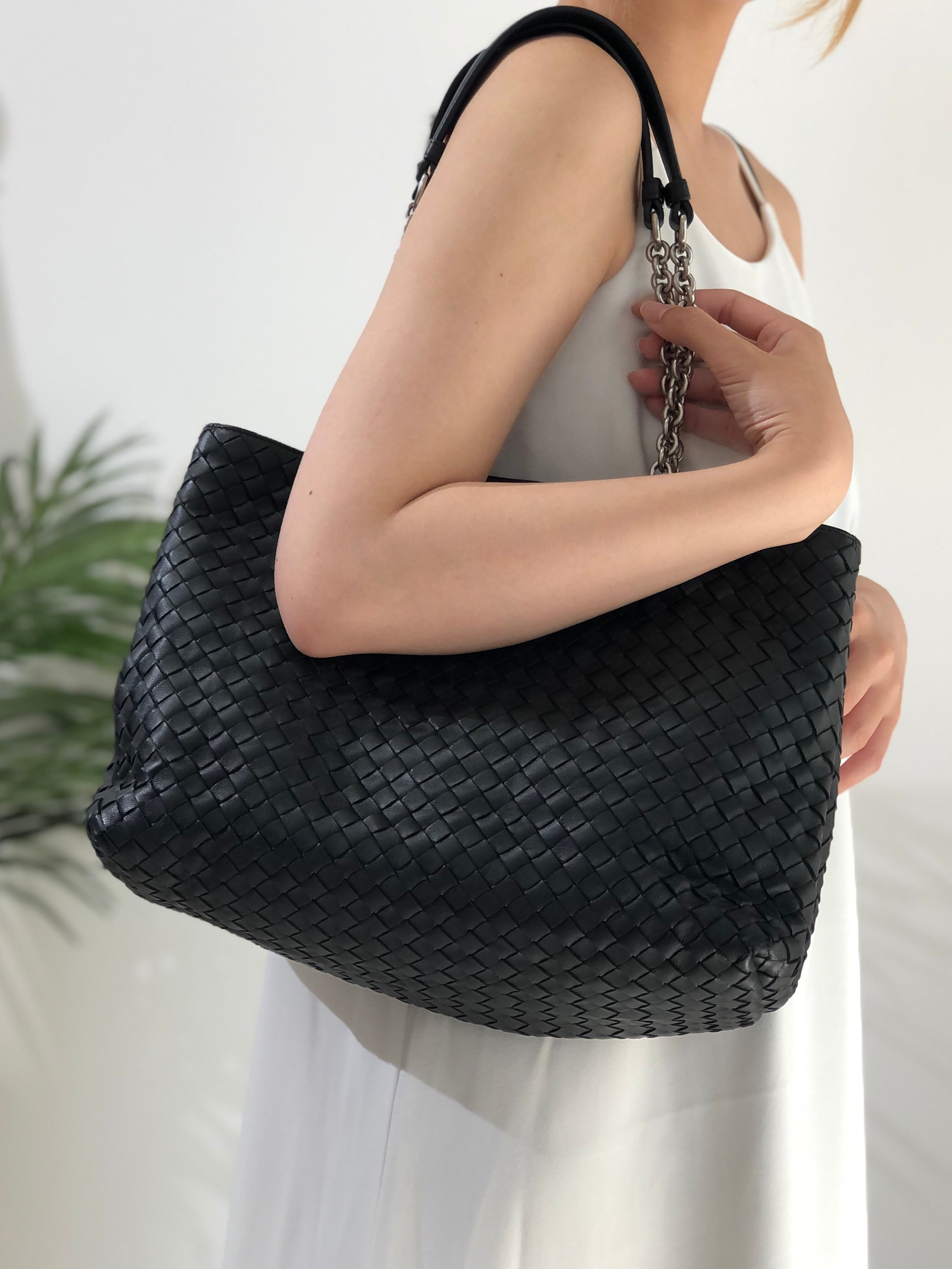 Bottega Veneta ボッテガヴェネタ イントレチャート レザー チェーン ショルダーバッグ ブラック rses7r |  VintageShop solo powered by BASE