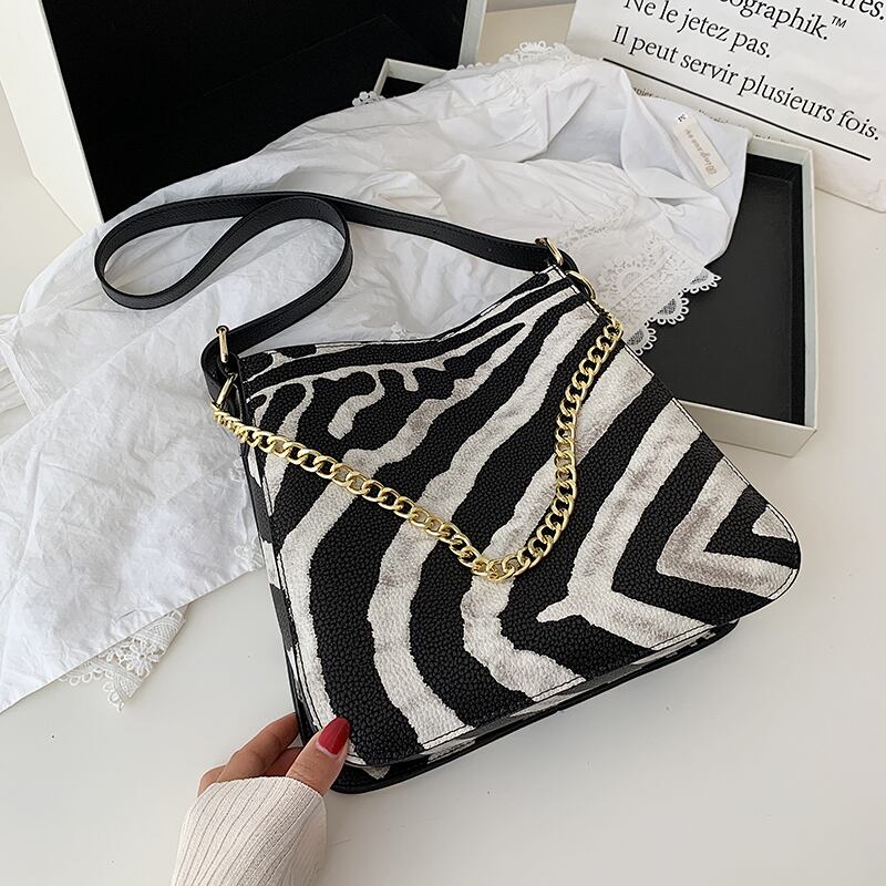 ニッチデザインバッグハンドバッグ2020新しいトレンディなファッションゼブラパターンワンショルダー脇の下バッグネット赤チェーンメッセンジャーバッグ Tiancai_Wing_Bag33724574833
