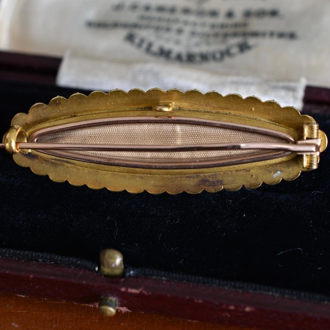 英国アンティーク 1870年頃ヴィクトリアン K18ゴールド オニキスとシードパールのモーニングブローチ