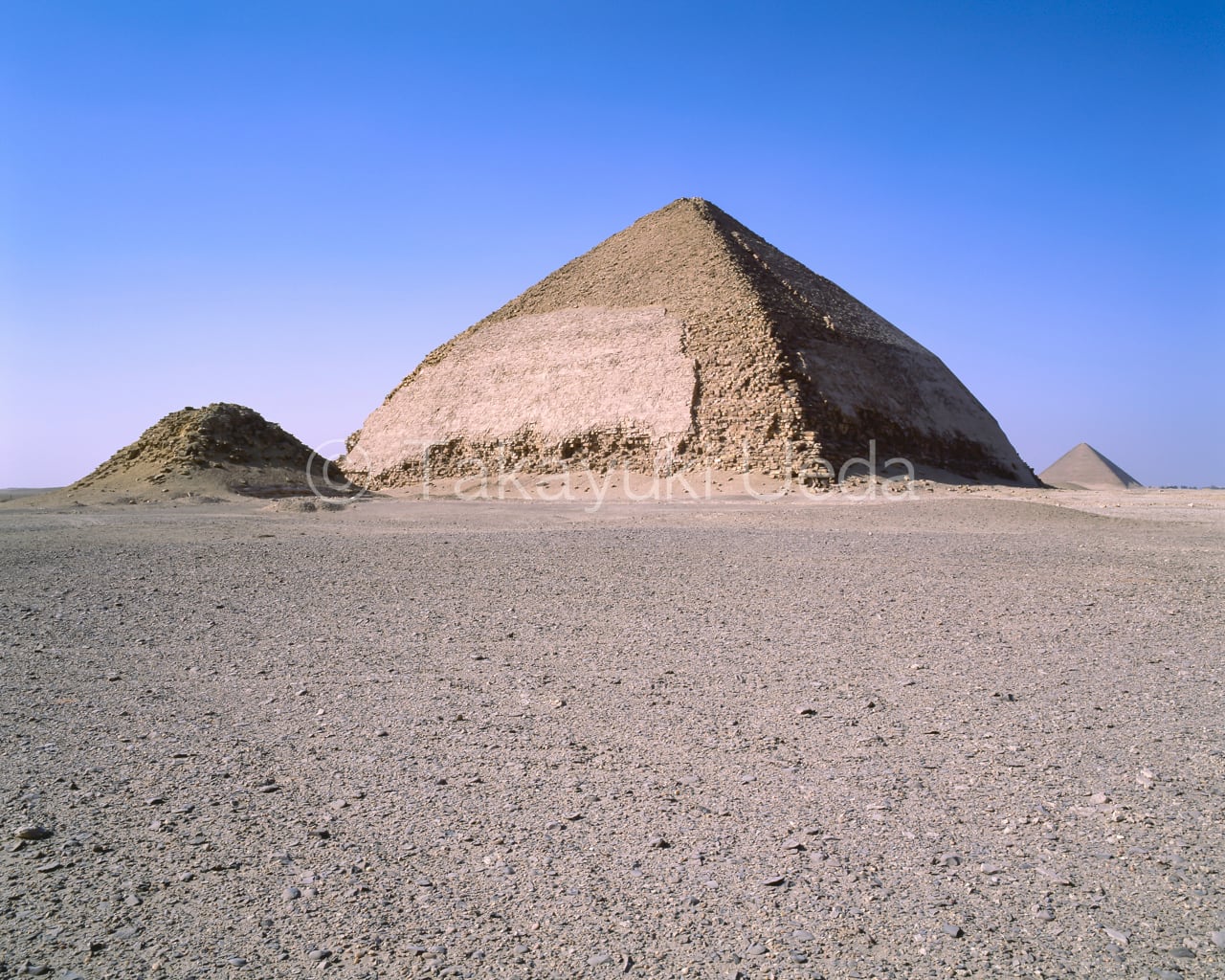 スネフェル王の屈折ピラミッドと赤ピラミッド ダハシュール エジプト