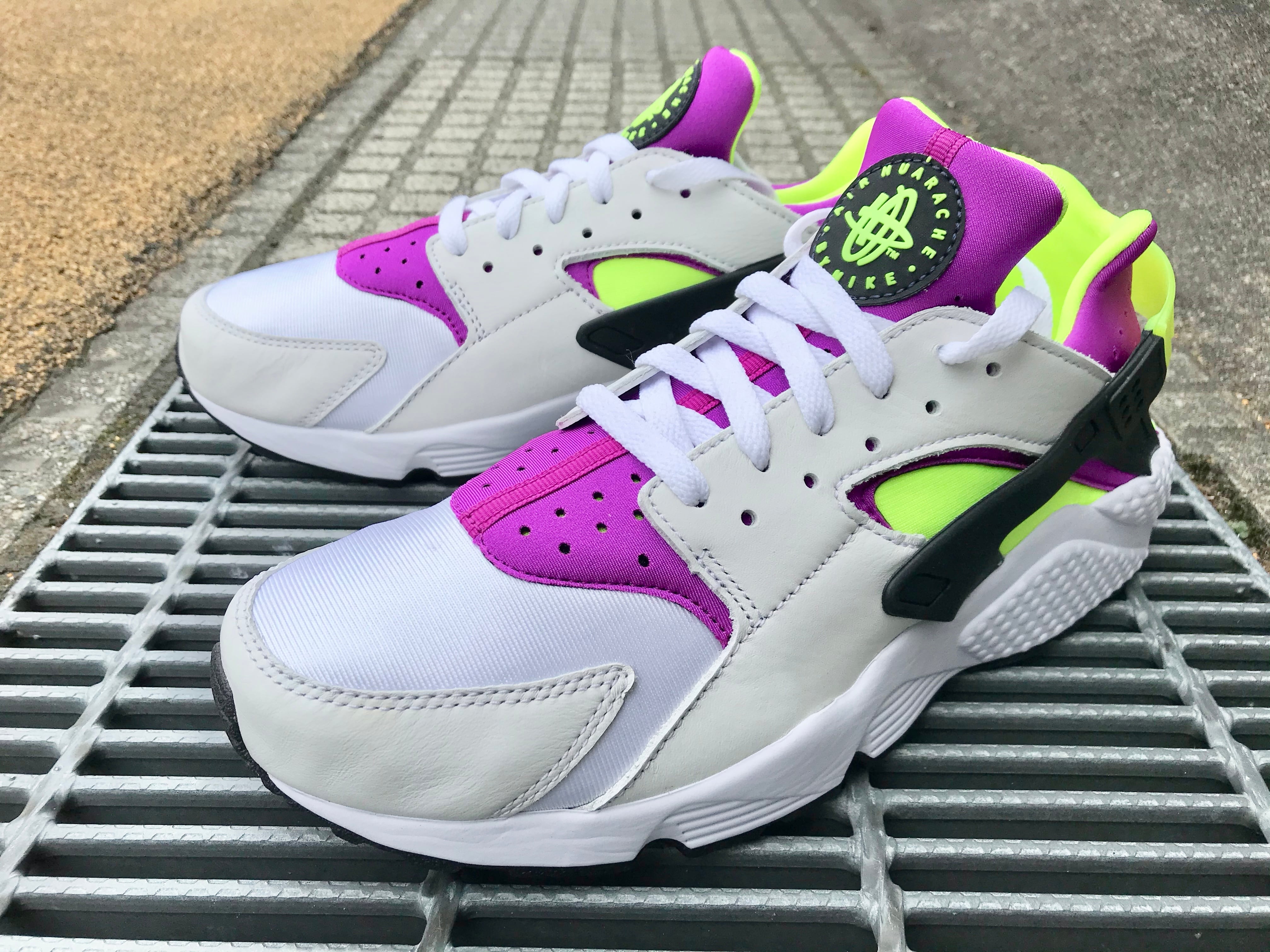 NIKE AIR HUARACHE RUN 91 QS 24.5cm