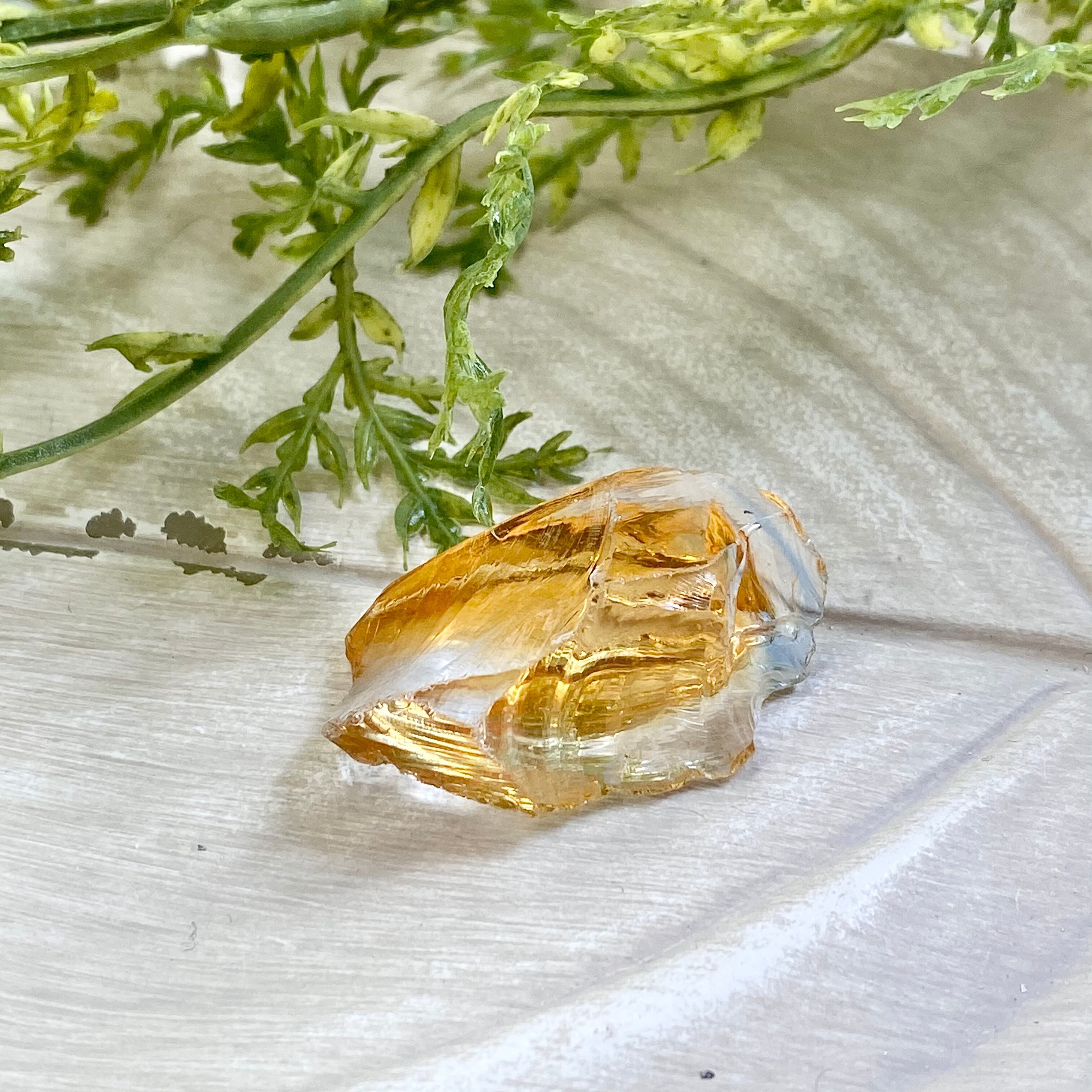 インドネシア産アンダラクリスタル原石 春色トライカラー C