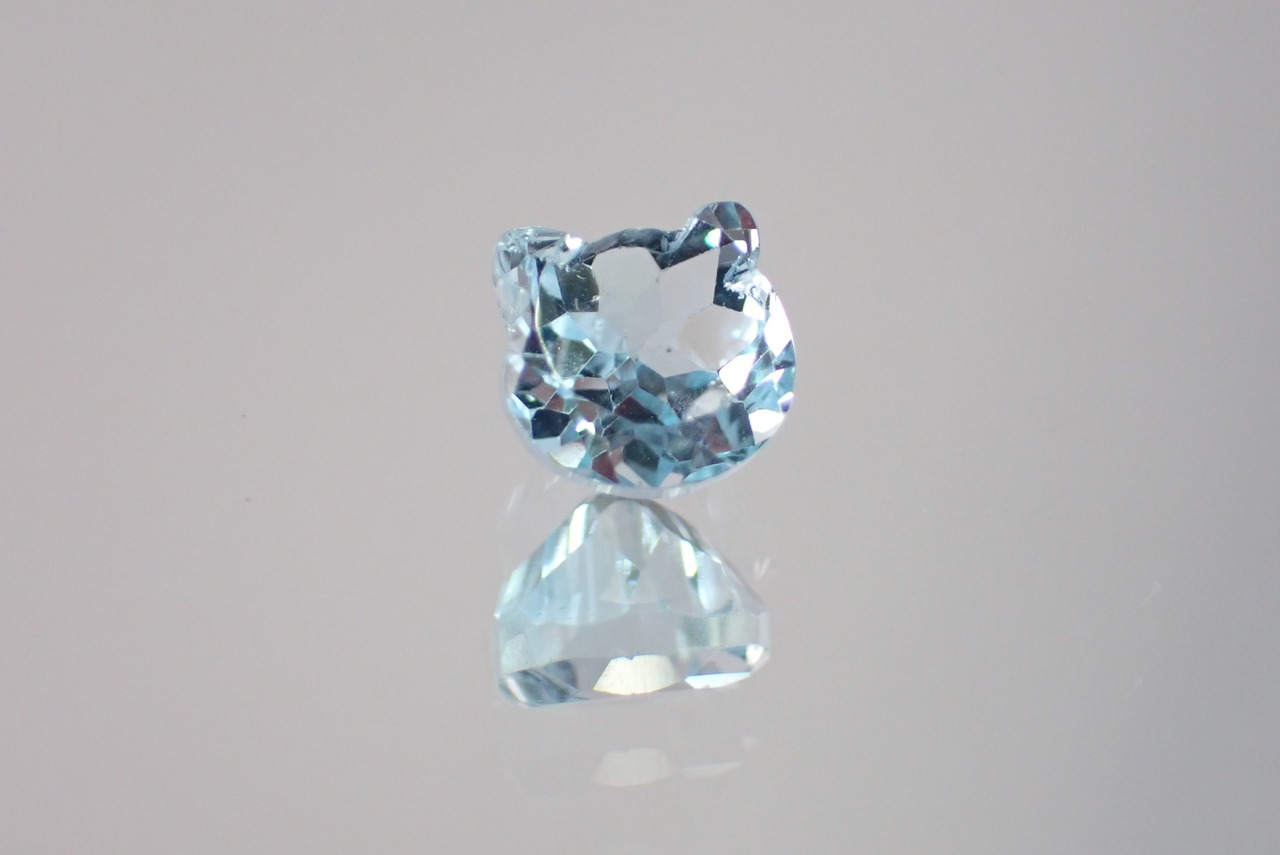 ブルートパーズ（くまカット）　2.24ct　[C3‐438]