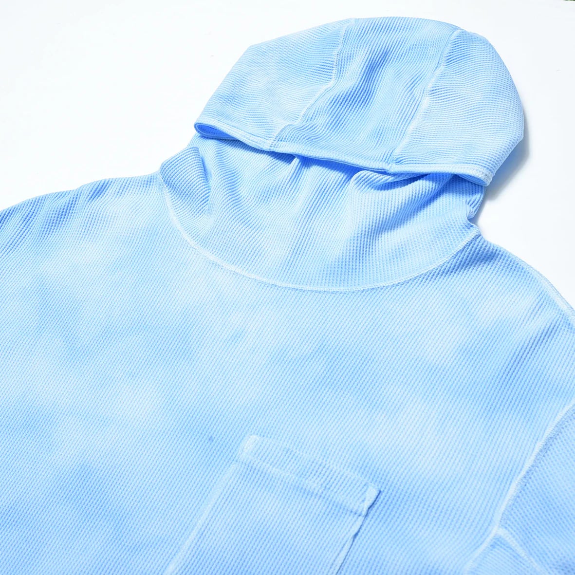 charbon / PIGMENT DYE WAFFLE HOODIE（Light Blue） | 道がまっすぐ