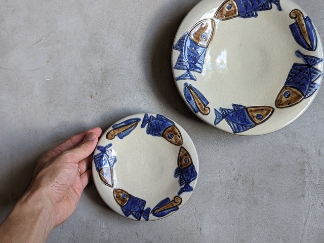 やちむん　皿5寸（魚紋）　|　ノモ陶器製作所