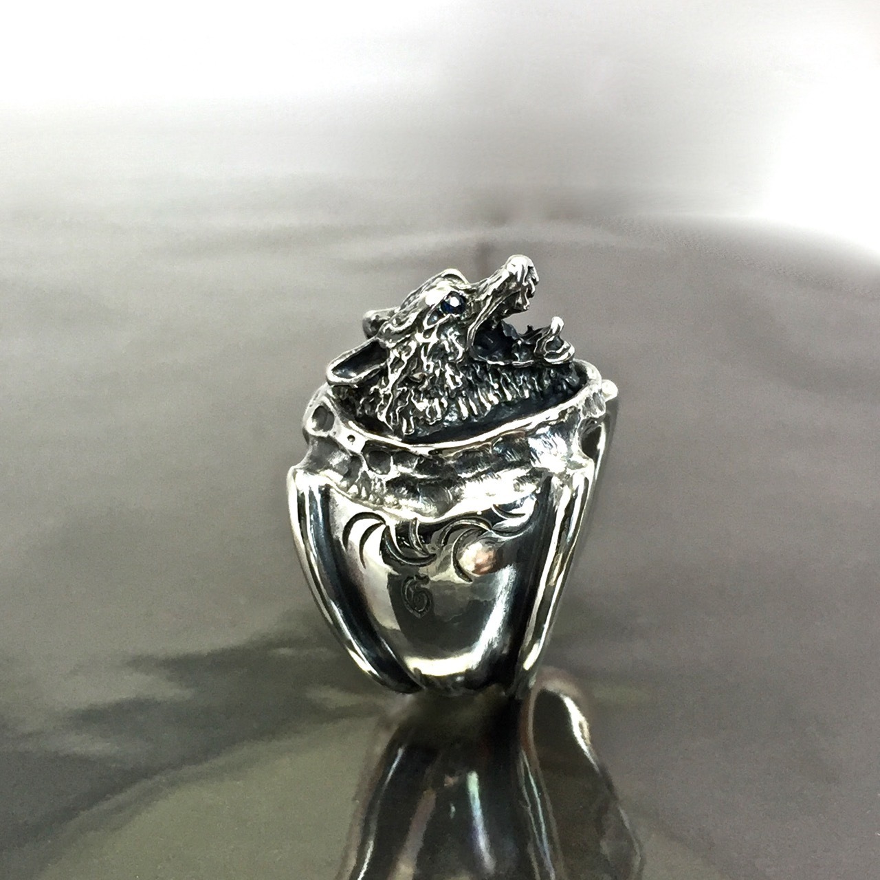 WOLF RING with SAPPHIRE / ウルフリング・サファイアアイズ