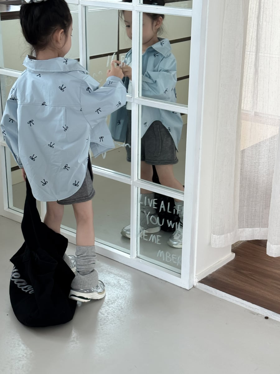 リボンプリントシャツ