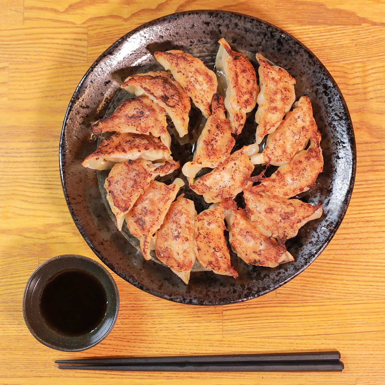 キャプテンレッド【王道餃子】 《送料無料》【100個入】（おまけシール付）