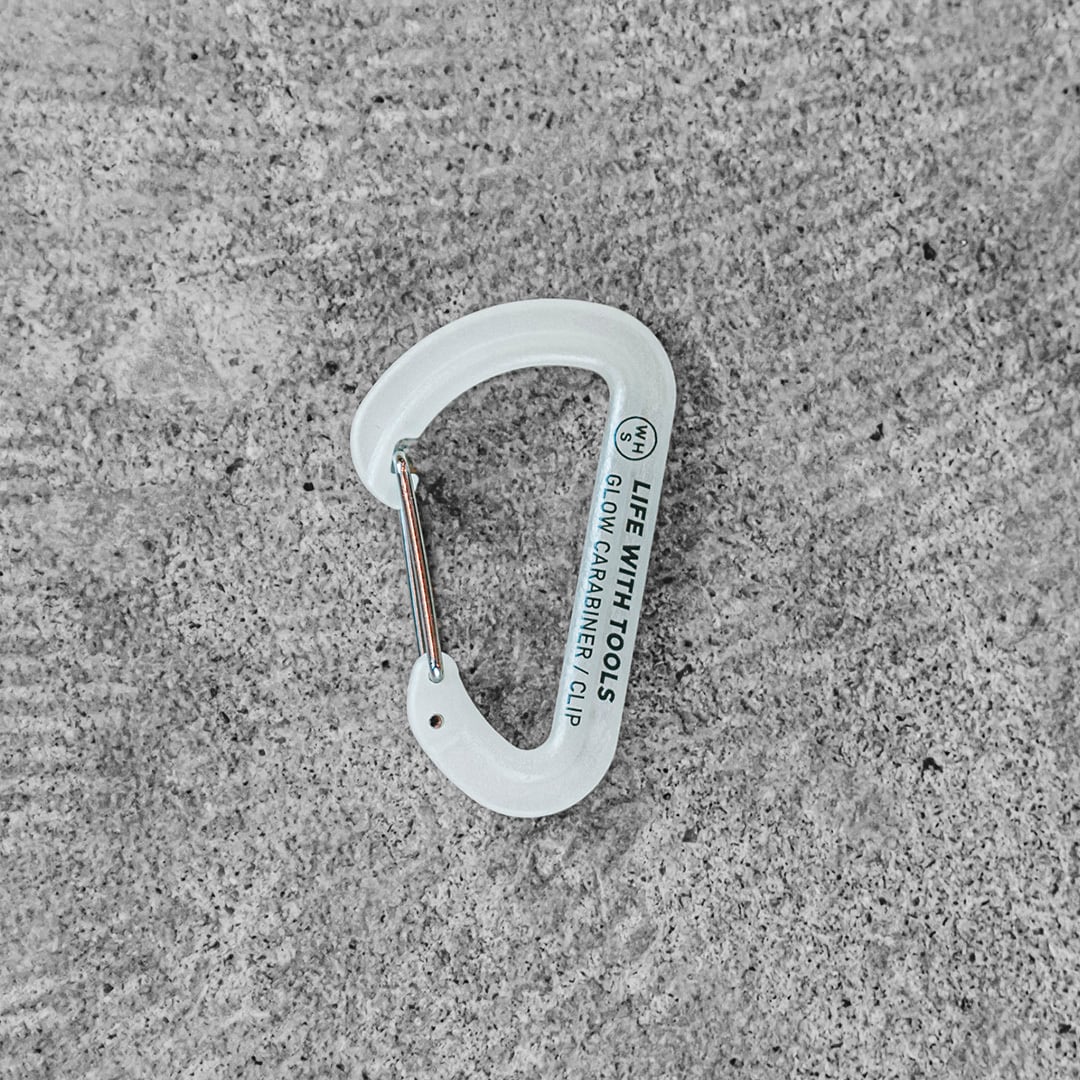 WHATNOT／蓄光カラビナ｜GLOW CARABINER（1個） | WHATNOT HARDWEAR STORE