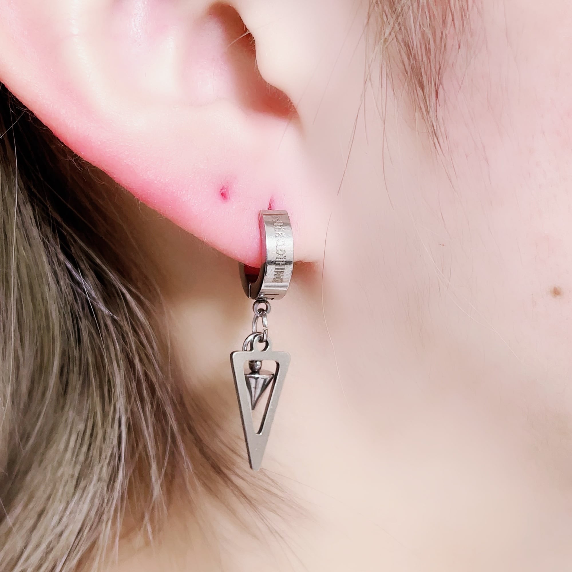 トライアングルピアスblack Silver 片耳用 Nier Clothing トライアングルピアスblack Silver 片耳用 Nier Clothing