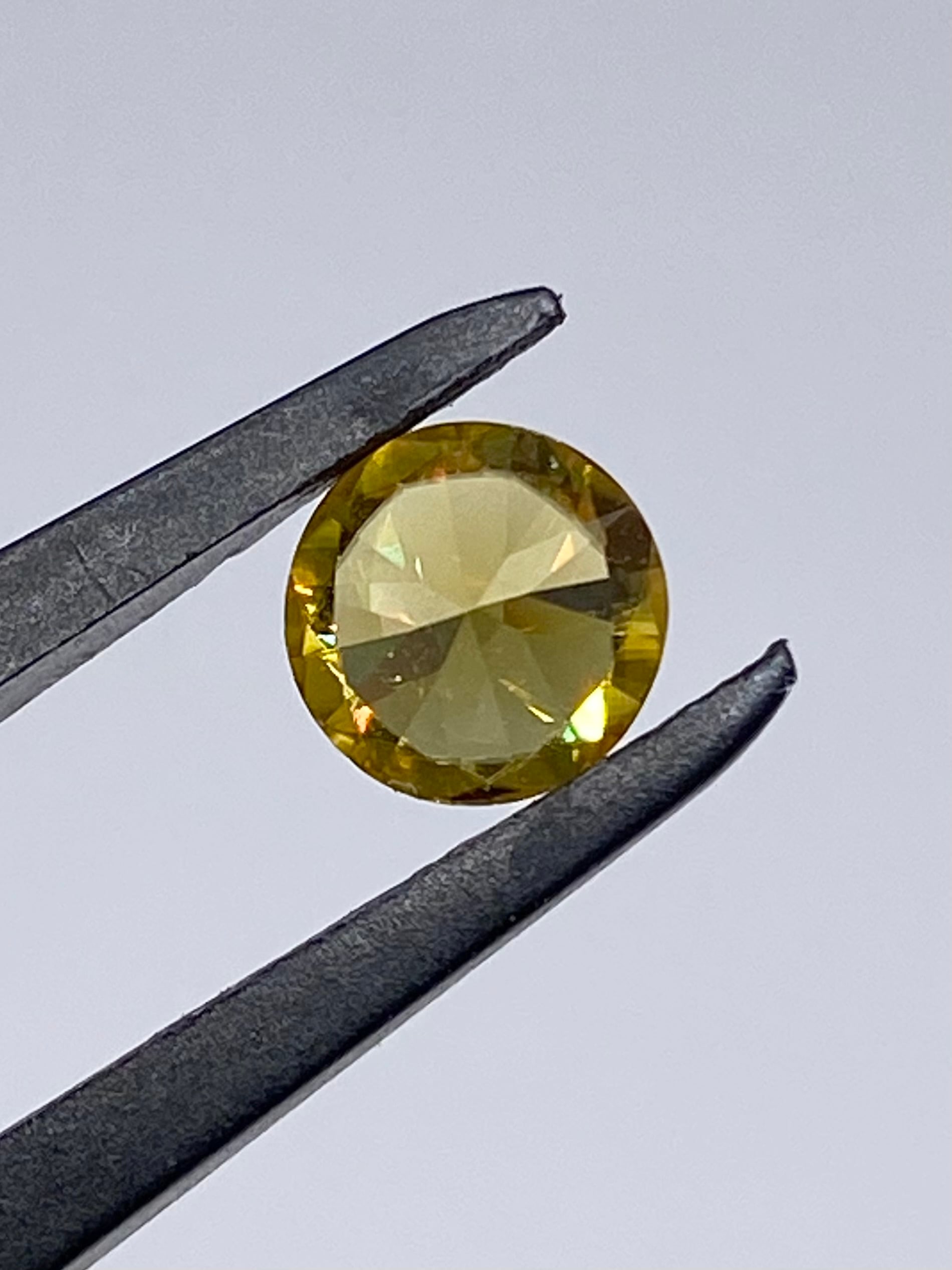 スフェーン　ルース　B スフェーン 0.63ct ルース ブラウンイエロー系 【動画リンク