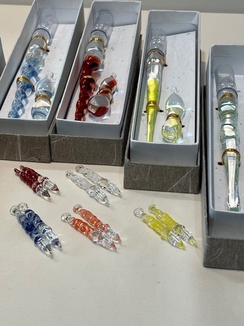 おまかせガラスペン(瓢箪ペンレスト付)とアクセサリー(ガラスペンペン型)【選べません】国内メーカー【蔵出し特別商品セット】