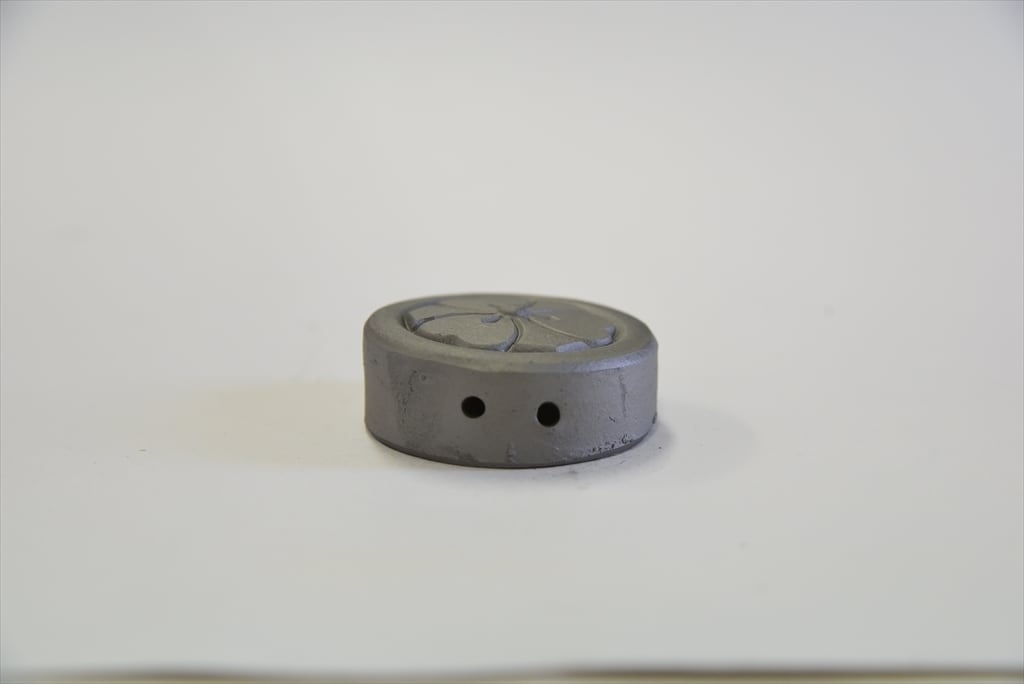 家紋 丸に抱き茗荷 | Ibushi Gallery 瓦廊｜淡路島の鬼瓦工場から身近