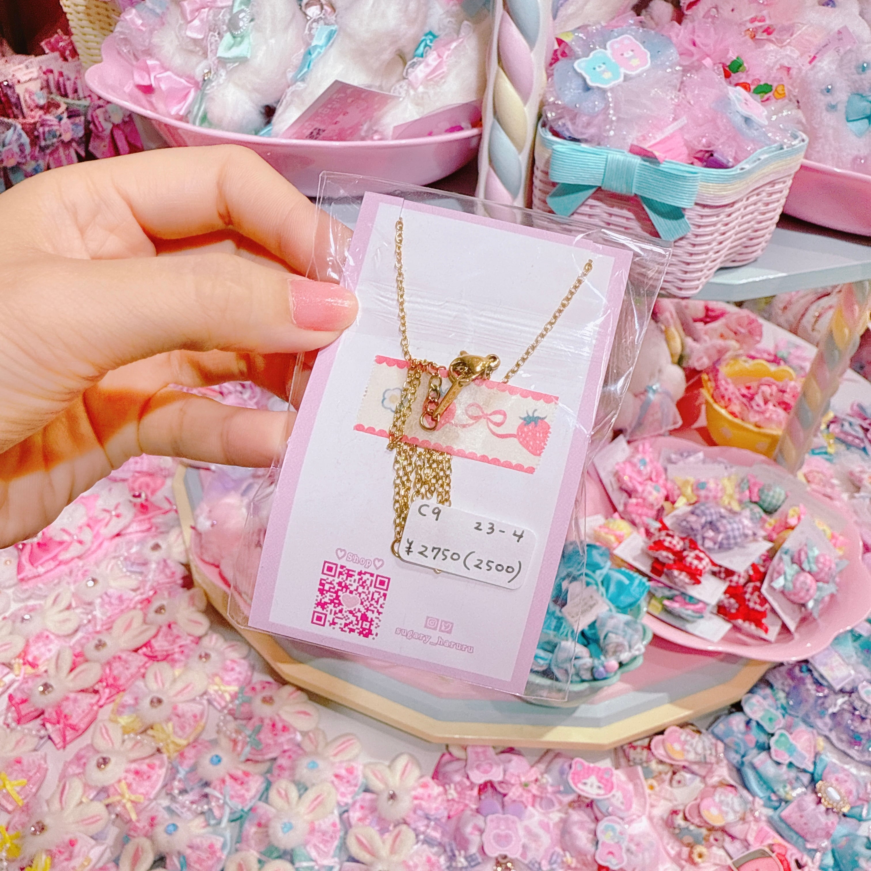 【C9】23-4羽マカロンネックレス