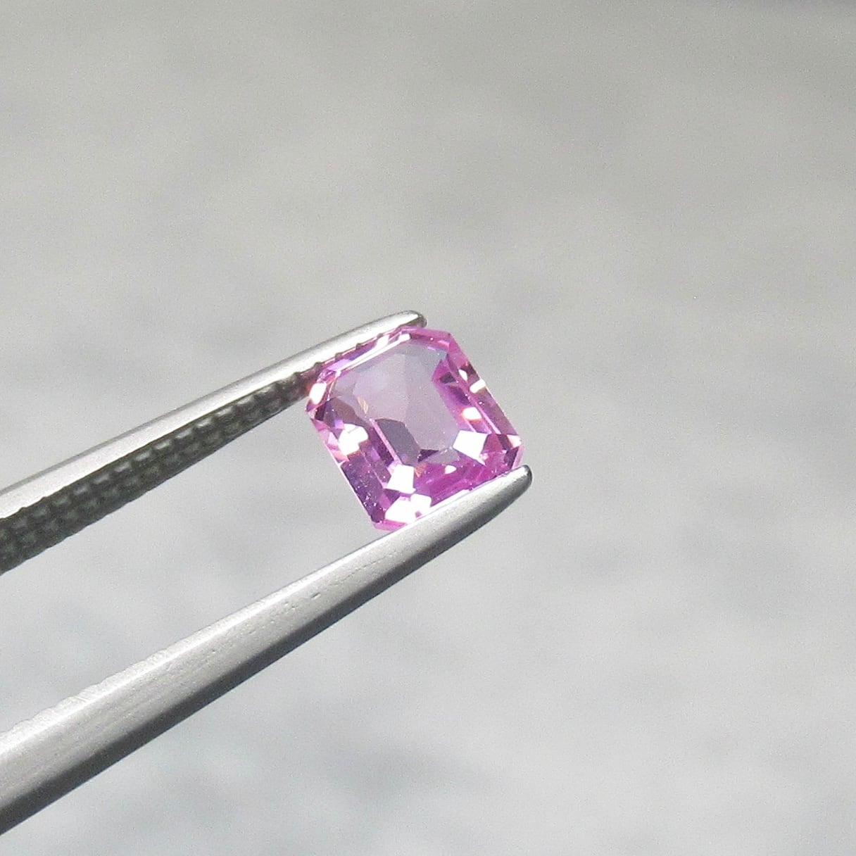 ミャンマー産 トラピッチェルビー 0.500ct ソーティング付き