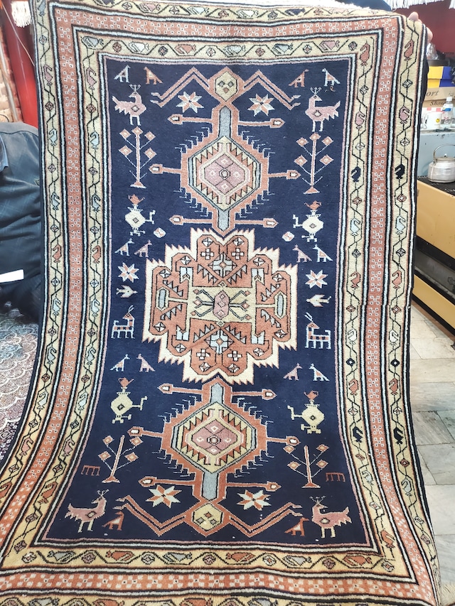 絨毯クエスト51【No.30】3連メダリオン ※現在、こちらの商品はイランに置いてあります。ご希望の方は先ずは在庫のご確認をお願いします。