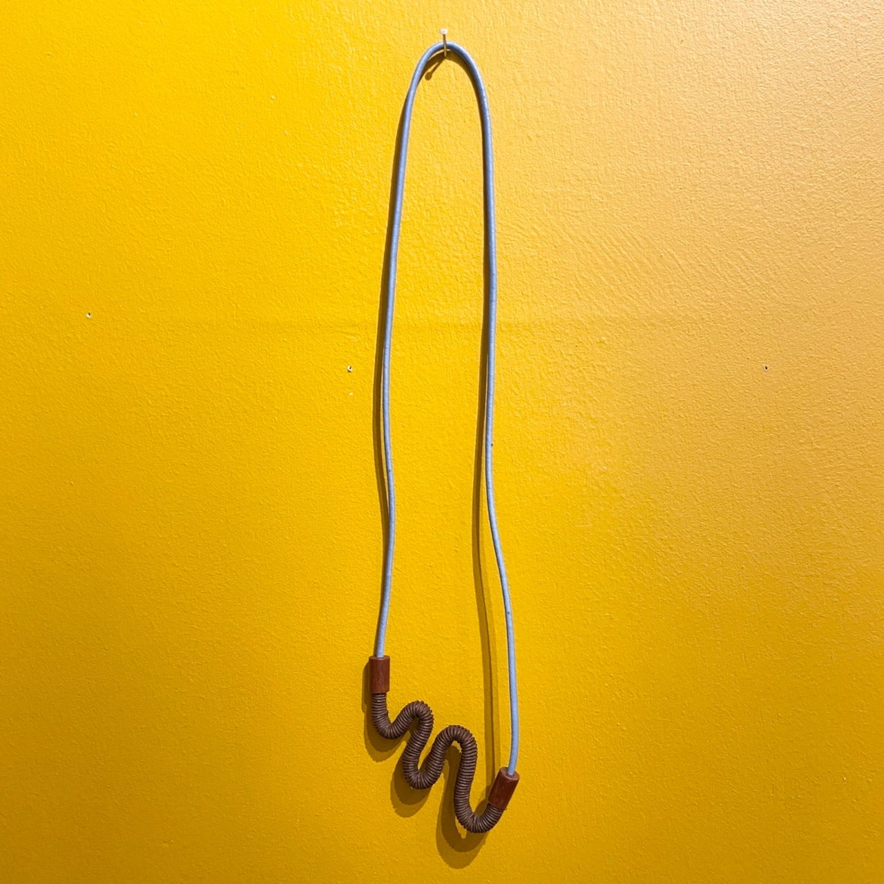 【 DaTribu ダ・トリブ 】ブラジル・アマゾン 天然ゴムネックレス Onda スカイブルー＆Dブラウン