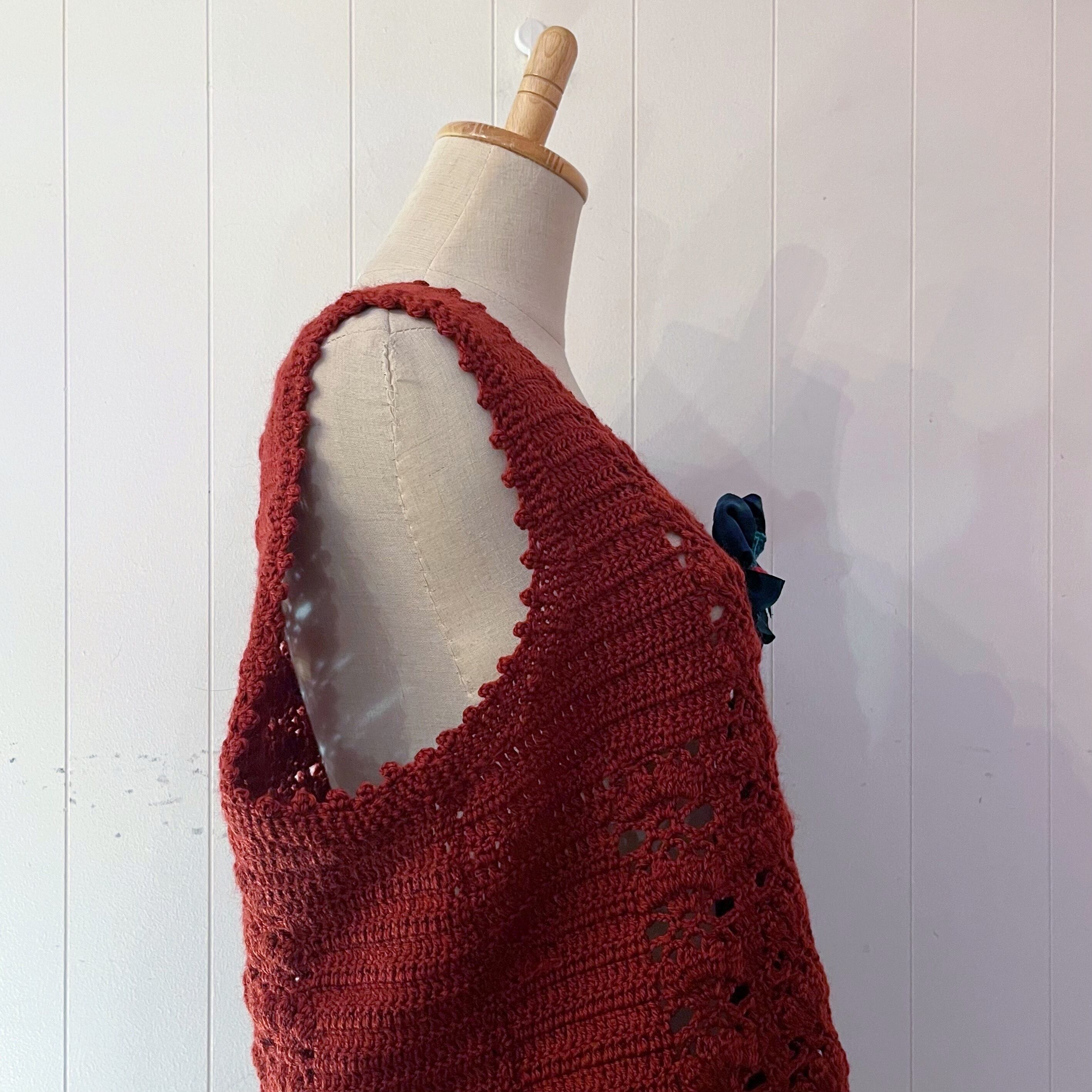 cherry brooch bordeaux crochet vest