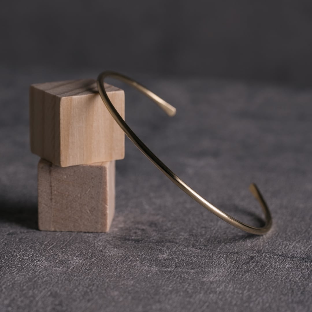 華奢なバングル｜Φ2mm 磨き仕上げ〈無垢真鍮〉 | Sorelle .