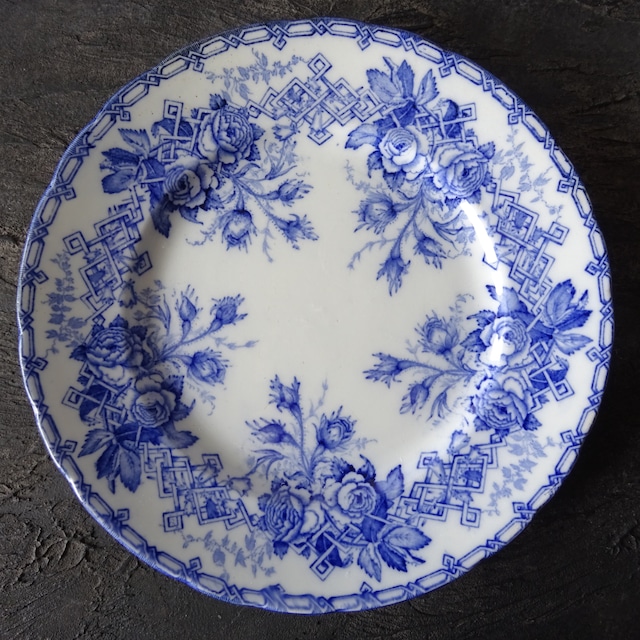 Creil et Montereau  modèle 《FLORA T.》décor Roses assiette plate (B)