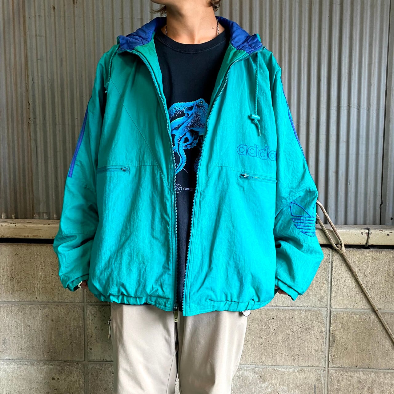 ビッグサイズ 80 90年代 Adidas アディダス フード付き 中綿 ナイロンジャケット フルジップパーカー メンズ2xl相当 古着 80s 90s ヴィンテージ ビンテージ ビッグロゴ 刺繍 袖ライン入り フルジップパーカー ターコイズグリーン 緑色 大きいサイズ ナイロンジャケット ビッグサイズ 80 90年代 Adidas アディダス フード付き 中綿 ナイロンジャケット フルジップパーカー メンズ2xl相当 古着 80s 90s ヴィンテージ ビンテージ ビッグロゴ 刺繍 袖ライン入り フルジップパーカー ターコイズグリーン 緑色 大きいサイズ ナイロンジャケット