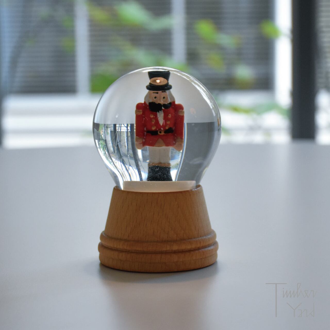 ONLINE限定】スノードーム / くるみ割り人形 / 木製台座 / Φ8cm