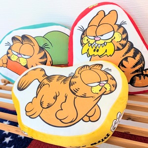 ✨️お昼寝のお供に(⁠^⁠^⁠)✨️【 MINI DIECUT CUSHION ミニダイカット クッション 】Garfield （ ガーフィールド ）/ VINTAGE風〚アメリカン雑貨 アメトイ〛