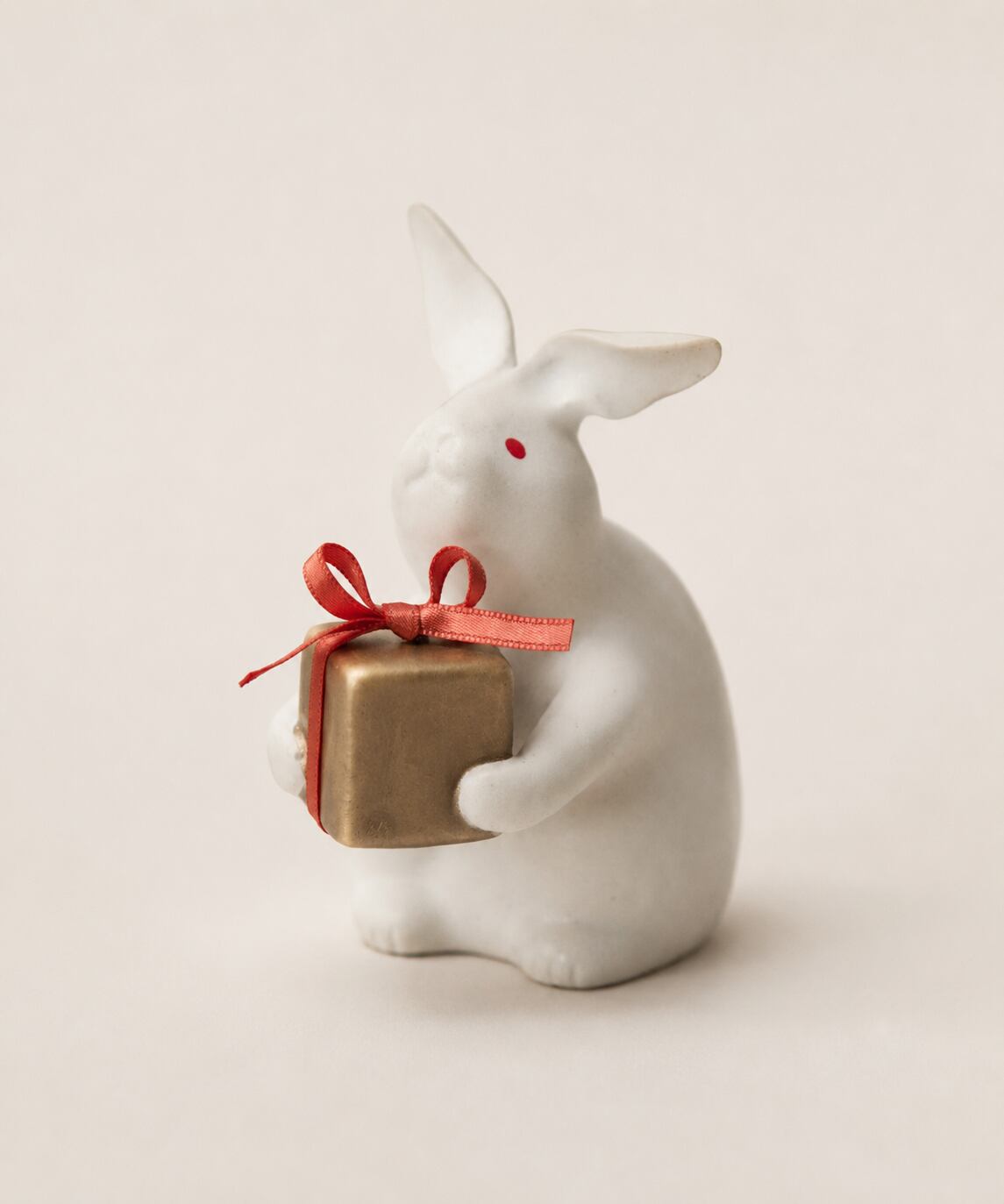 うさぎ(高さ7.5cm)プレゼントを届けるうさぎ | TSUNE;田中恒子の器