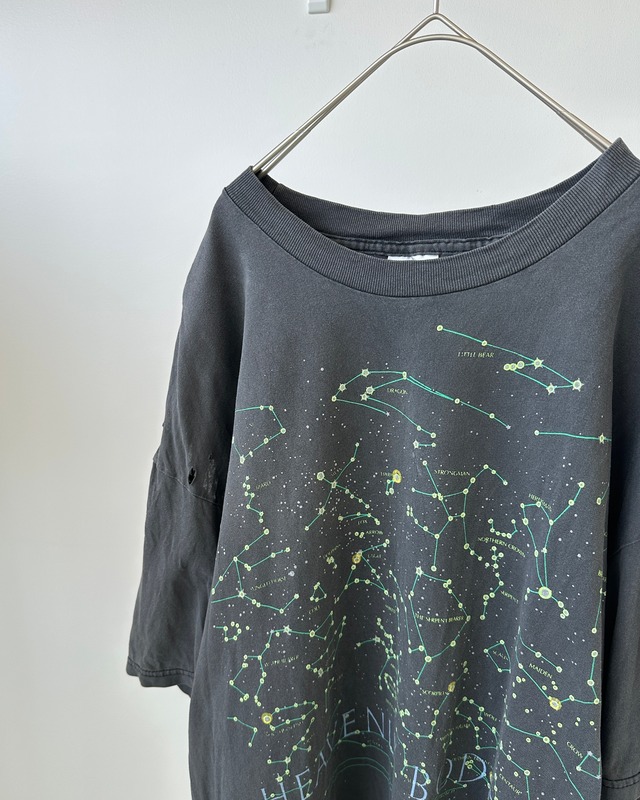 -HEAVENLY BODIES- Vintage 90s XL Print T-Shirt