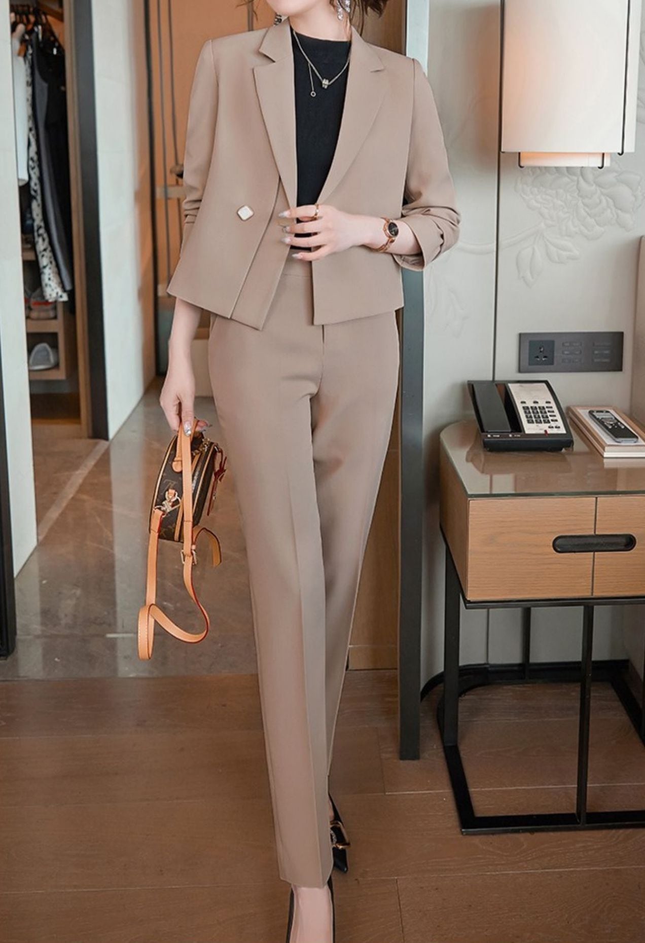 超美品　トゥモローランド REGGIANI 【36】パンツスーツ セットアップ 2025年最新】tomorrowland トゥモローランド reggianiの人気