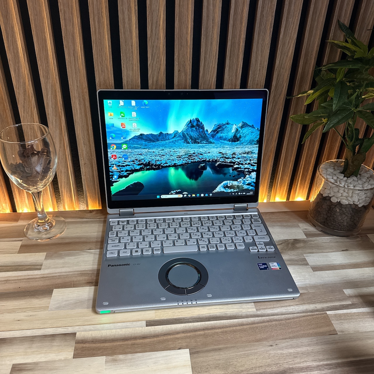 『タッチパネル式』Let's note QV1 最高峰i7第11世代 SSD512GB メモリ16GB 人気ノートパソコン