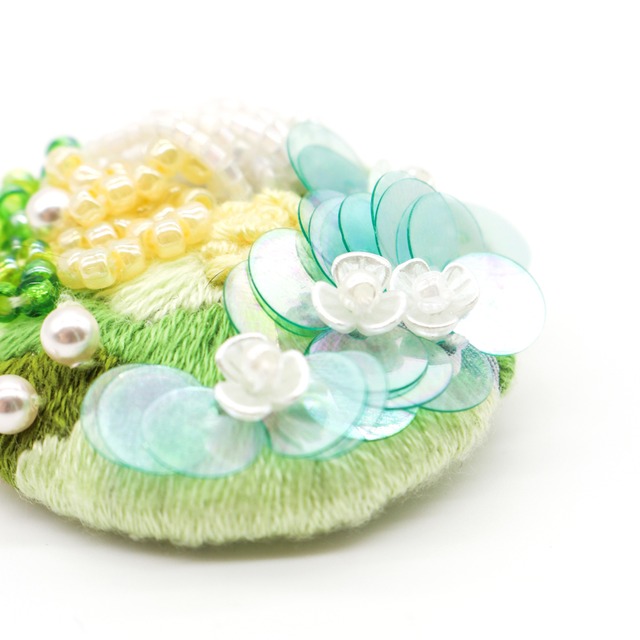 Young　春の森・刺繍ブローチ