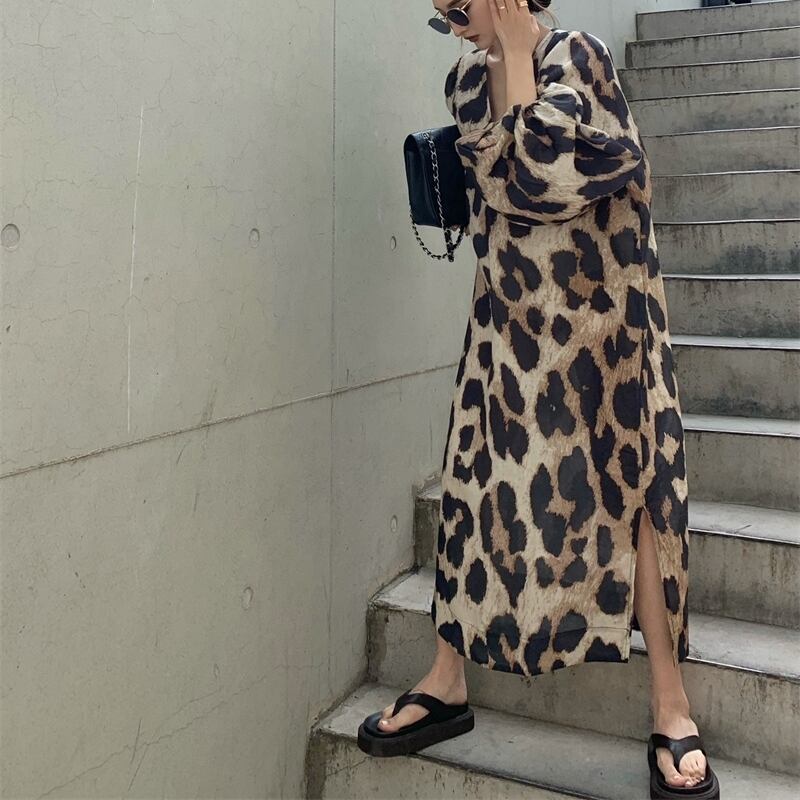 ワンピース レディース ロングワンピース ロング丈 袖あり マキシワンピース マキシ丈 ヒョウ柄 アニマル柄 スリット おしゃれ お洒落 オシャレ かっこいい 大人女子 セクシー エレガント 送料無料 存在感 S M L XL 柄 誕生日 バースデー 記念日 ディナー ランチ お出かけ ショッピング 買い物 デート 女子会 休日 パーティー イベント リゾート 旅行 ファッション コーデ スタイル モテ 美脚 トレンド 流行 インスタ インスタ映え 体型カバー バレンタイン クリスマス ワイン 大人コーデ