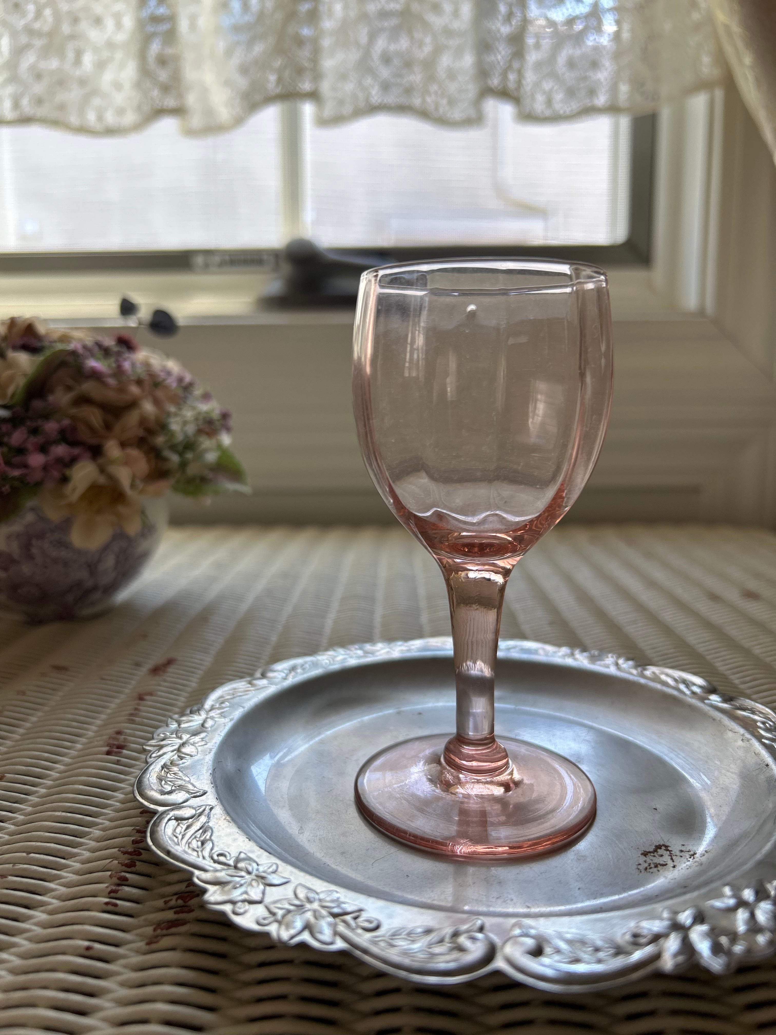 フランスVintage ピンクのリキュールグラス 食前酒 ピンクグラス ロザリングラス 1950年代 フラワーベース テーブルウェア